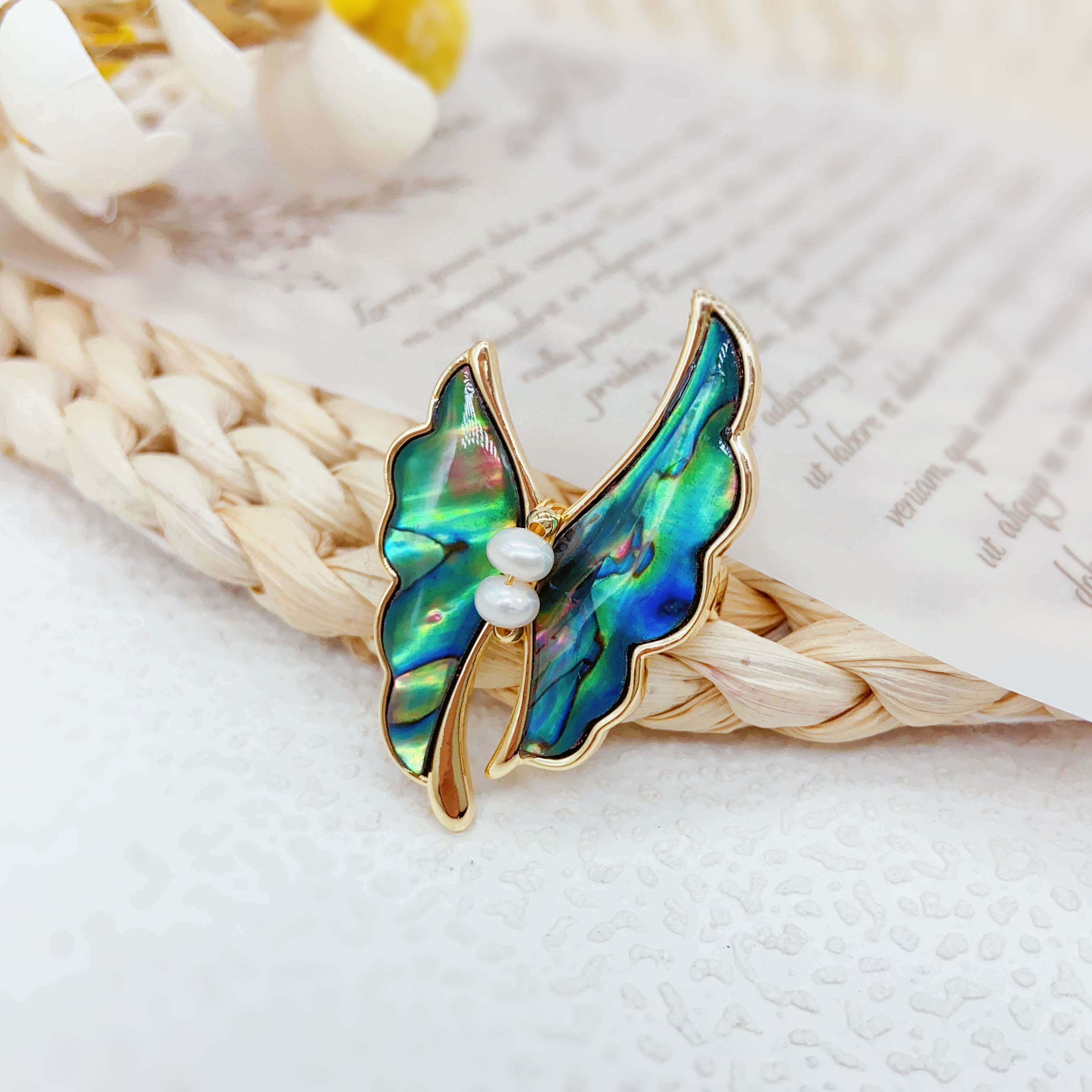 Pearl flower brooch, Baroque pearl brooch, brooch, decorative national trend brooch, retro accessory brooch, ladies' waist-cinching fashion, suitable for daily wear