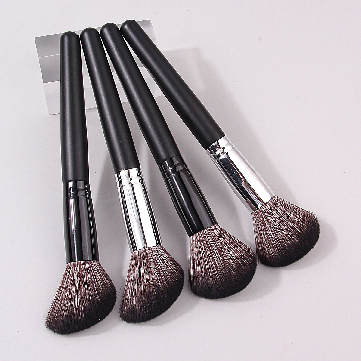 New single flame type blush brush, highlighter brush, facial brightening, fluffy and soft bristles professional makeup brush, in stock and ready for immediate shipment Specification drawing