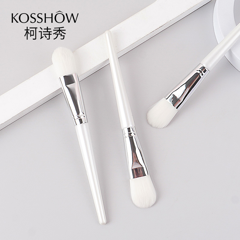 Single mask brush with soft bristles, white, DIY and homemade mud mask brush for beauty salons, portable beauty tool wholesale full figure