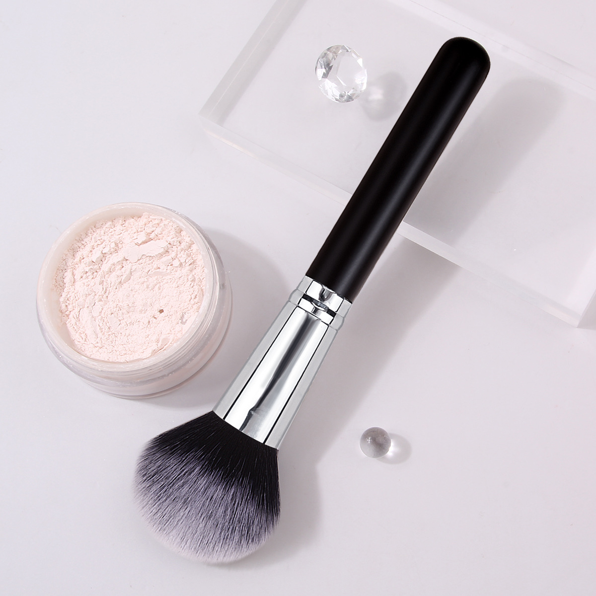 New single-stem loose brush, large black round head soft bristle setting blush brush, a multi-functional portable beauty tool details Picture