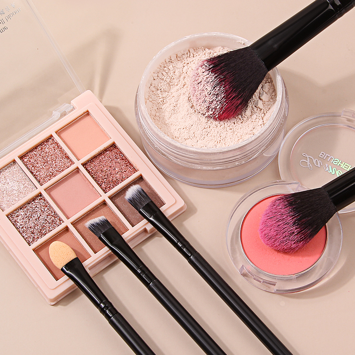 Beginner's 6-piece set: eyeshadow brush, angled eyebrow brush, highlighter blush brush, sponge setting powder puff, complete makeup brushes details Picture