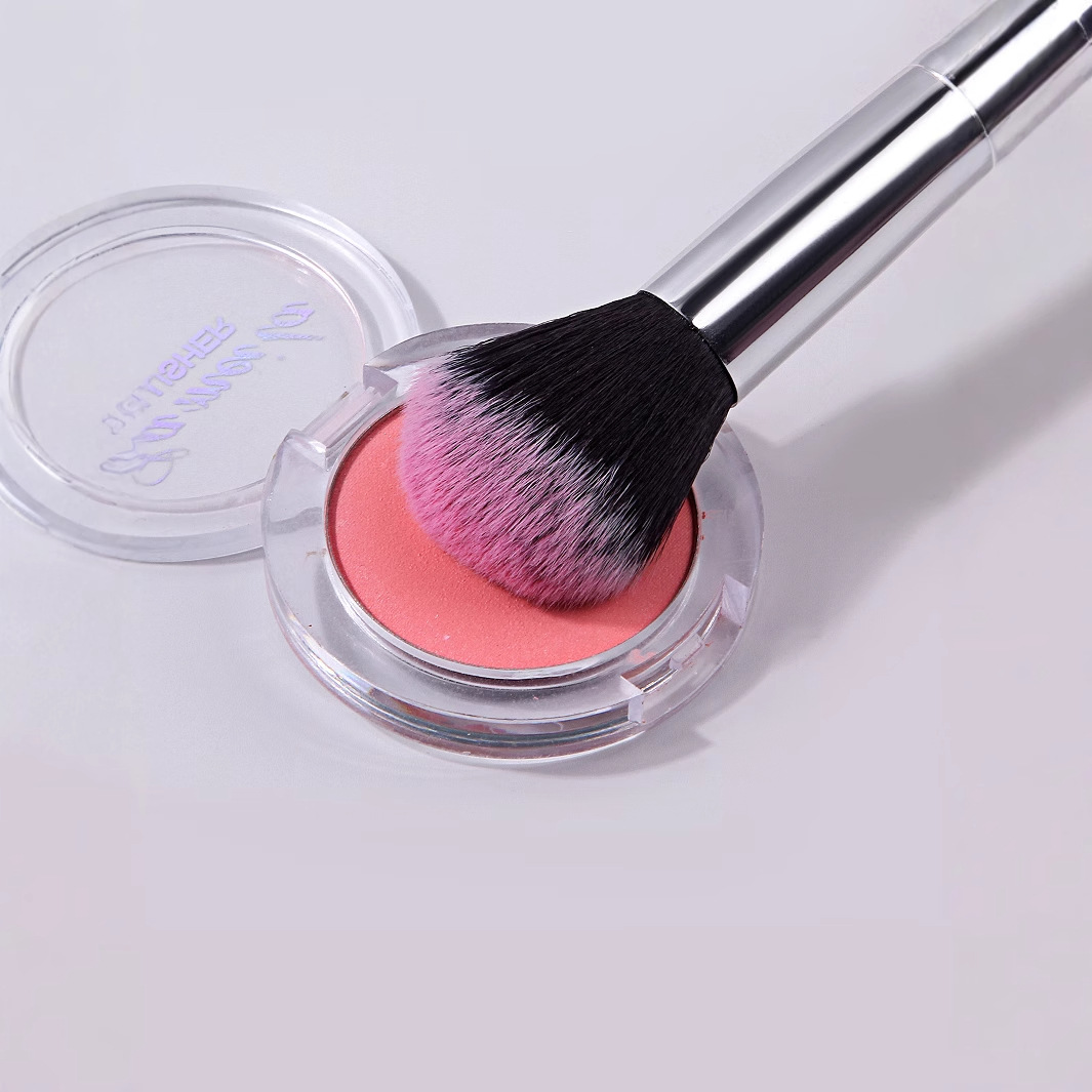 Cross-border bestsellers: Makeup brush, blush brush, multi-functional high-gloss powder contour brush, wooden handle single soft bristle makeup brush Application Scenario