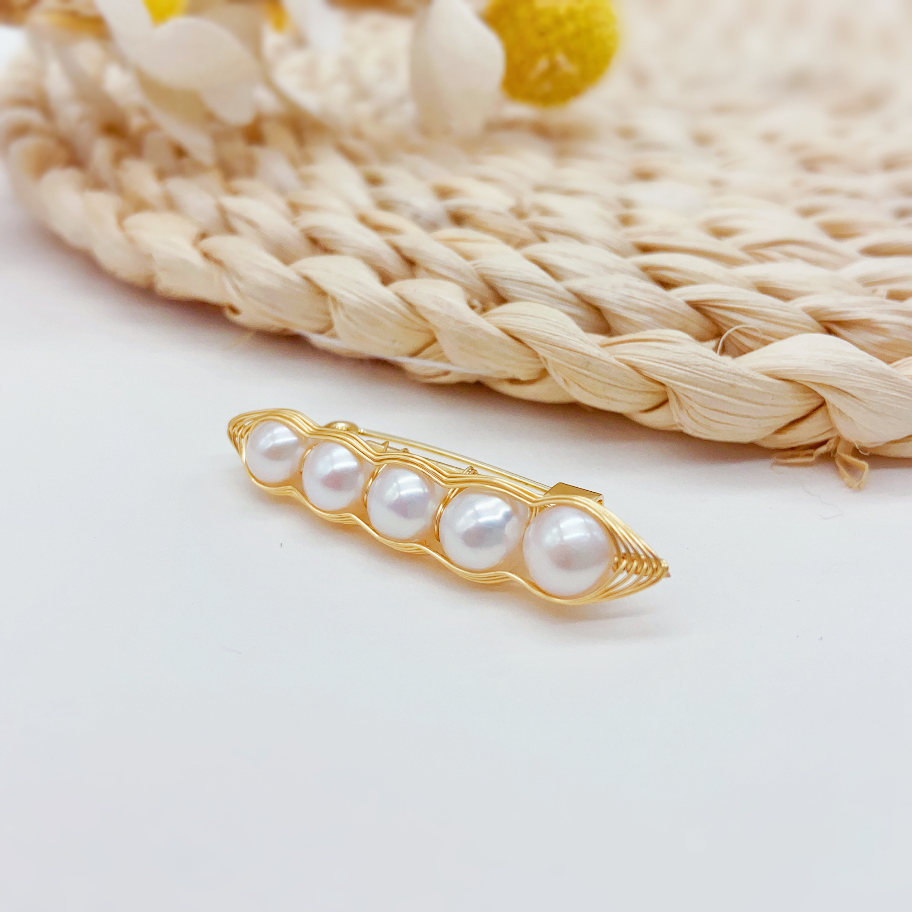 Pearl flower brooch, Baroque pearl brooch, brooch, decorative national trend brooch, retro accessory brooch, ladies