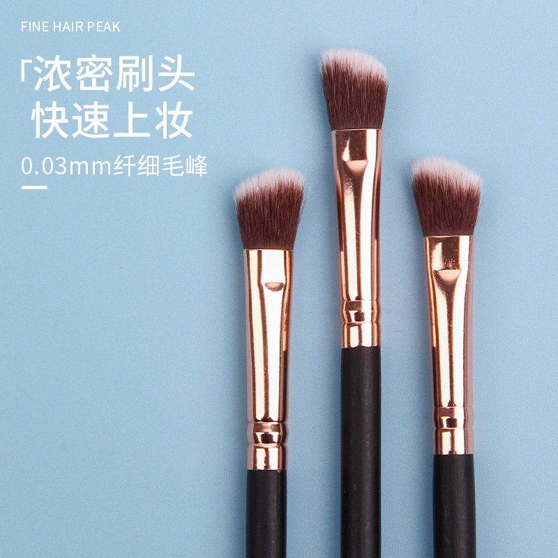 Single eyeshadow brush, rose gold eye smudging brush, angled eyeshadow brush, wooden handle makeup brush, wholesale beauty tools details Picture