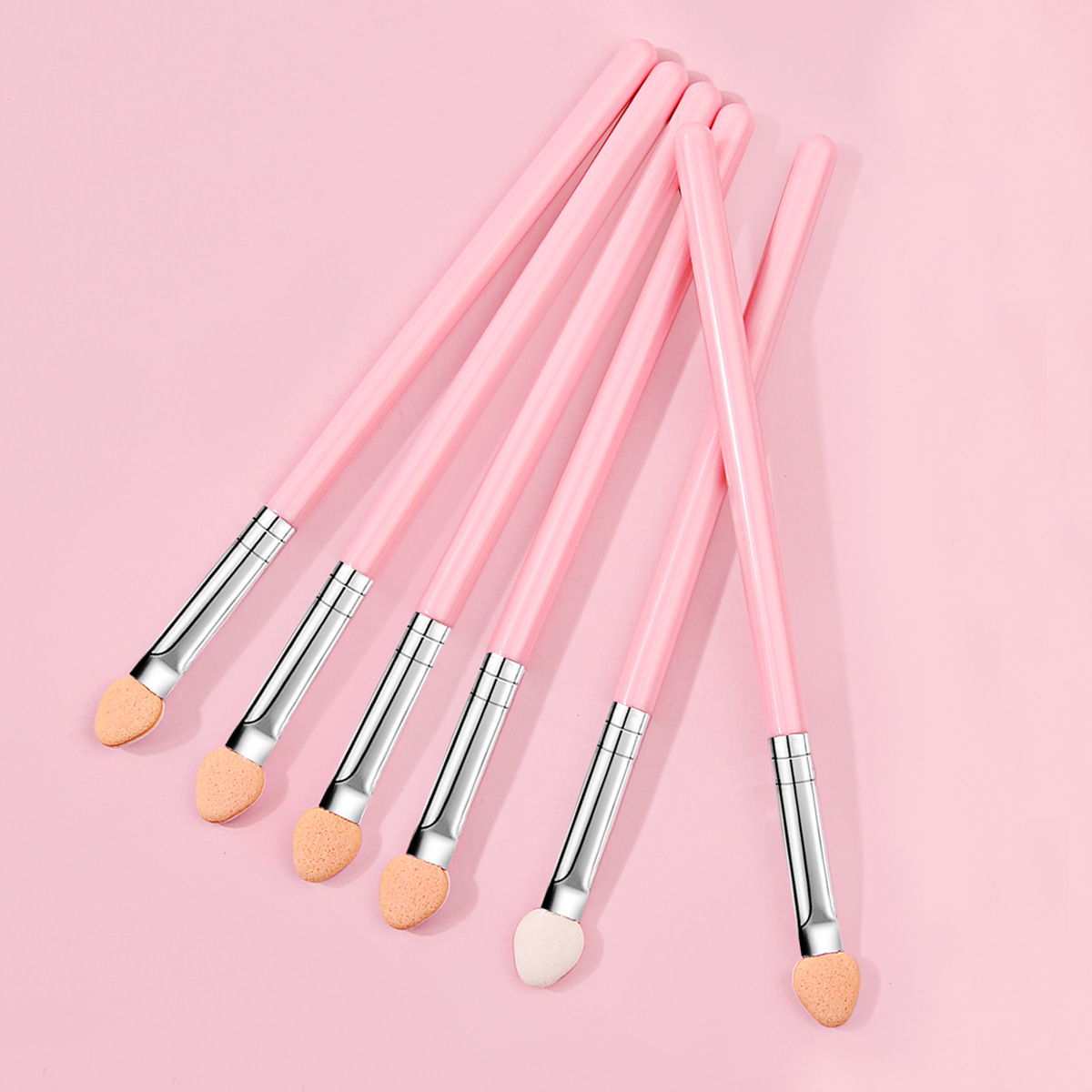 The skin-fair two-color rubber cotton heart-shaped sponge eyeshadow brush is a top-quality sponge eyeshadow stick brush that is a best-selling product in cross-border e-commerce details Picture