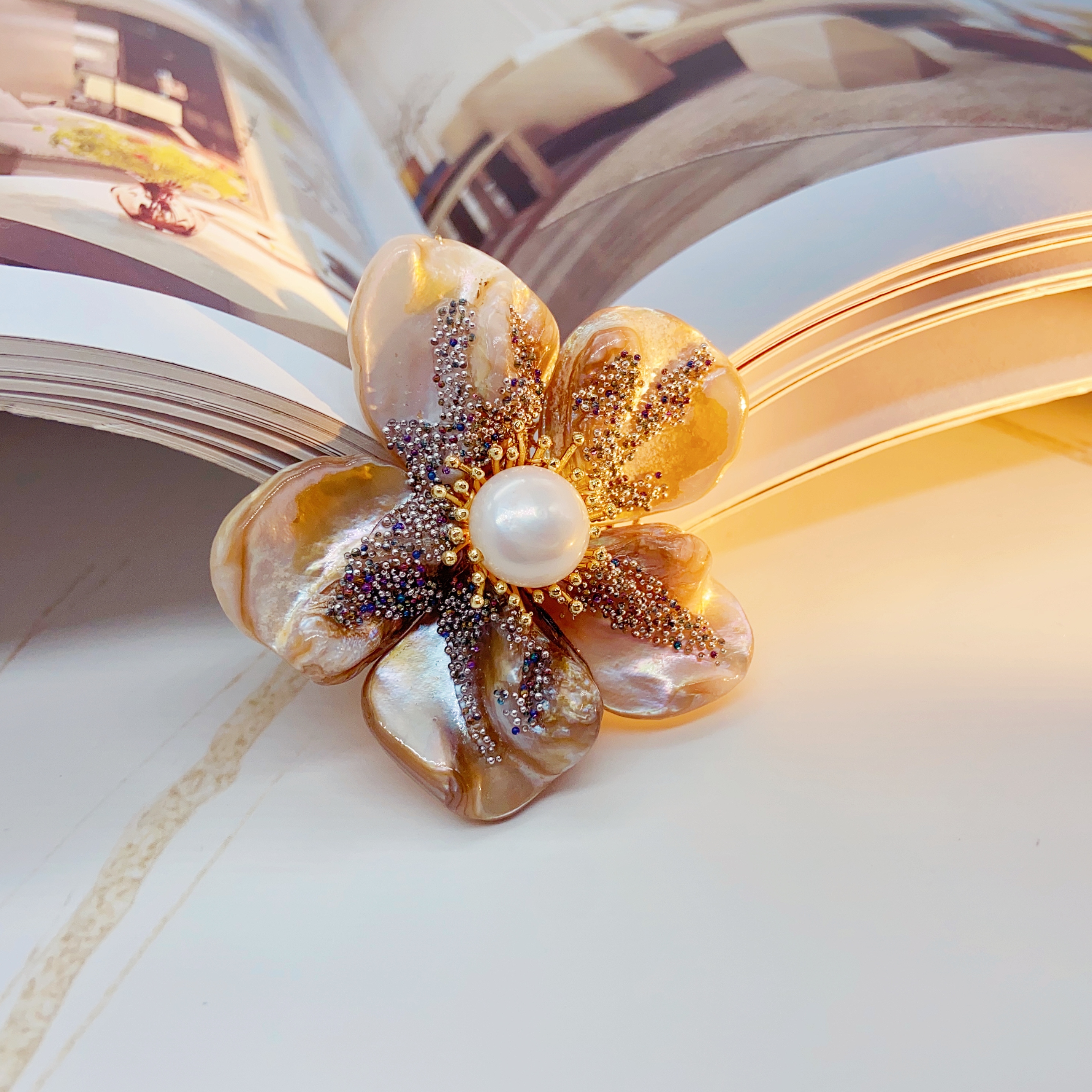Ladies' pearl flower brooch, Baroque pearl brooch, brooch, decorative national trend brooch, retro accessory brooch, Chanel-style brooch, Christmas brooch