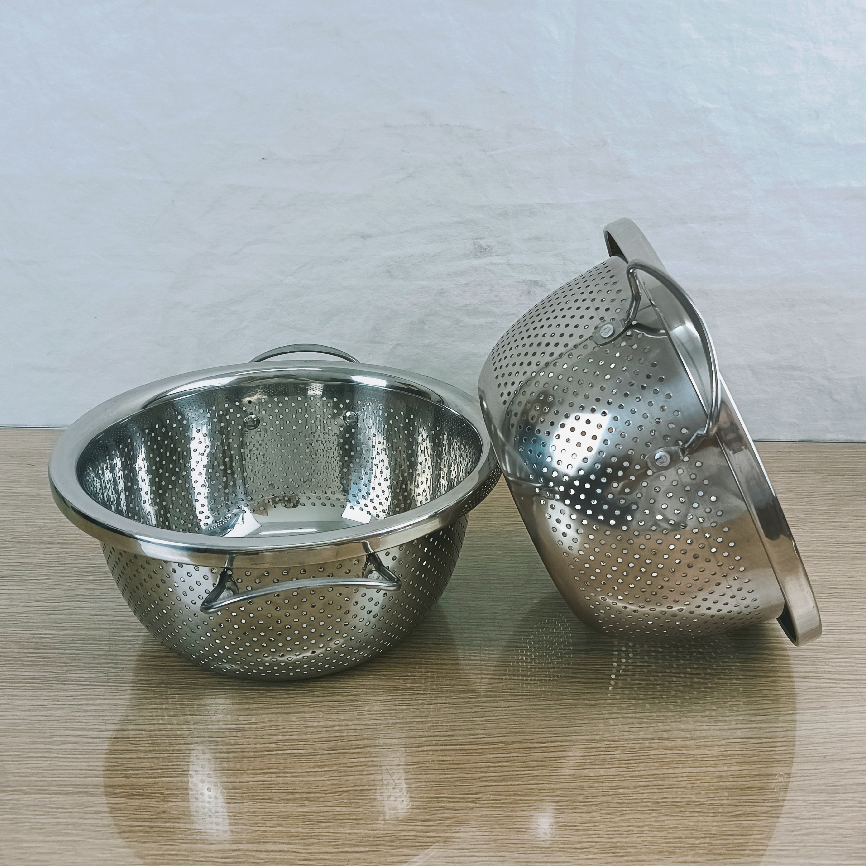 DF99483 304 stainless steel rice-washing sieve, vegetable washing basin, kitchen household fruit basin, draining basket, filter screen set basin, DF TRADINGHOUSE Application Scenario