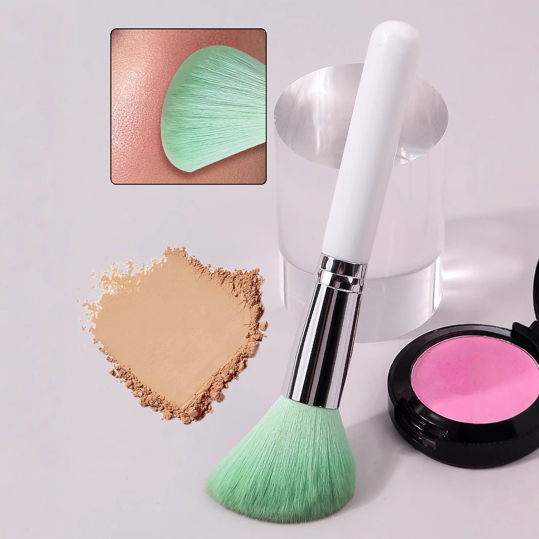 Factory direct sales of new white wooden-handled contouring brushes, soft bristles, beauty tools, contouring makeup brushes wholesale Application Scenario