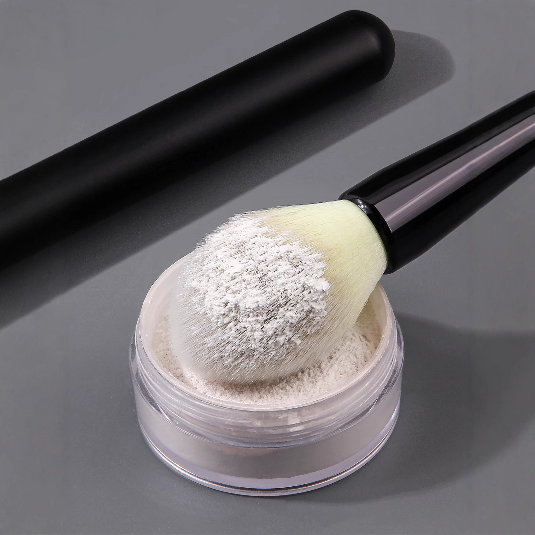 New product in stock: Single Flame Blush brush, multi-functional facial makeup brush, beauty tool, cross-border bestseller Application Scenario