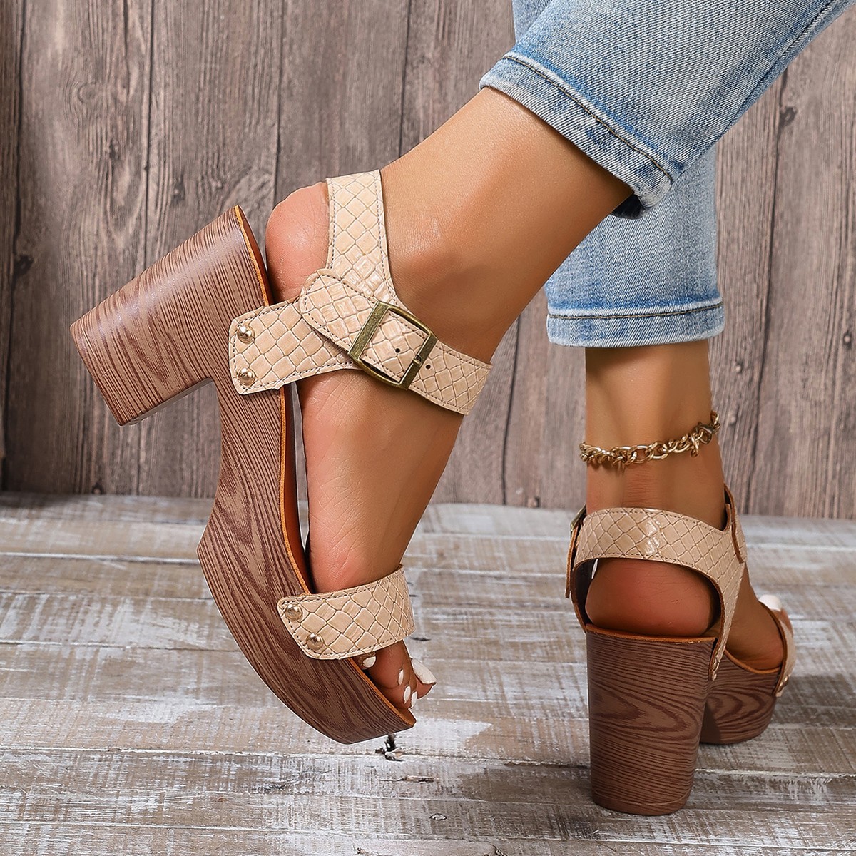 Wholesale of new high-heeled sandals for women in the summer of 2025 for foreign trade, including one-line fish-mouth sandals and chunky high-heeled sandals details Picture