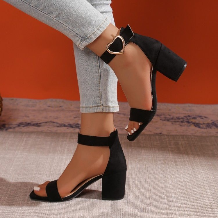 The new high-heeled women's shoes for the summer of 2025, with thick heels, exposed toes, suede, sexy one-shoulder buckle women's sandals and Roman shoe trend Specification drawing