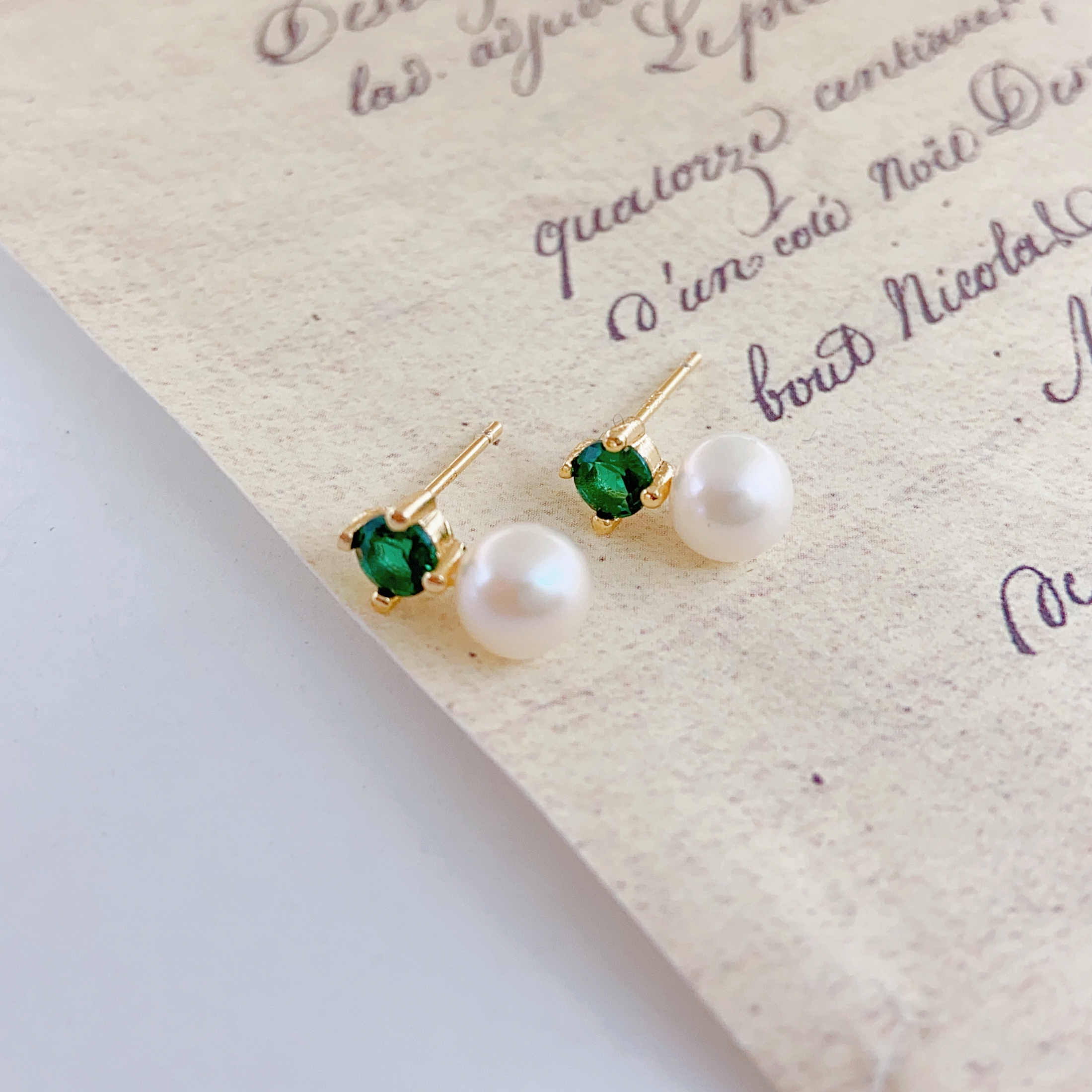 Freshwater pearl stud earrings s925 sterling silver needle stud earrings are a new versatile accessory for women in an ins style. They exude a gentle and luxurious touch, with a niche design and a cool ins style Specification image