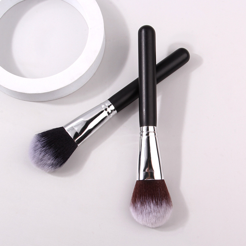Black wooden-handled single loose brush, soft fiber bristle setting brush, portable blush brush, beauty tools in stock for wholesale details Picture