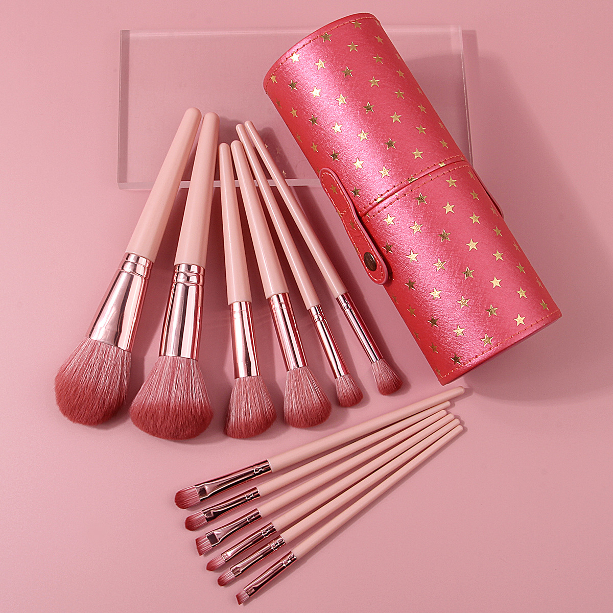 The new 12-stick makeup brush is portable, soft, and comes with a complete storage bucket. It is a beginner's beauty tool for powder brushes and blush brushes details Picture