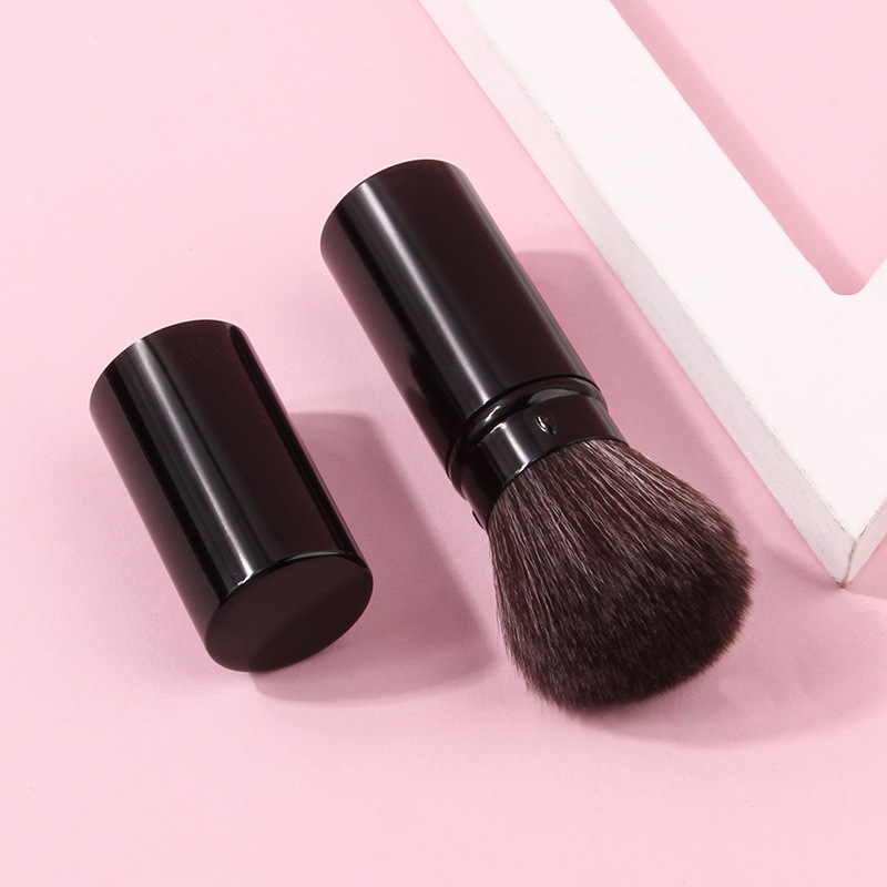 Single portable extendable loose brush makeup blush brush, soft bristle setting and refreshing all-black multi-functional makeup brush Application Scenario
