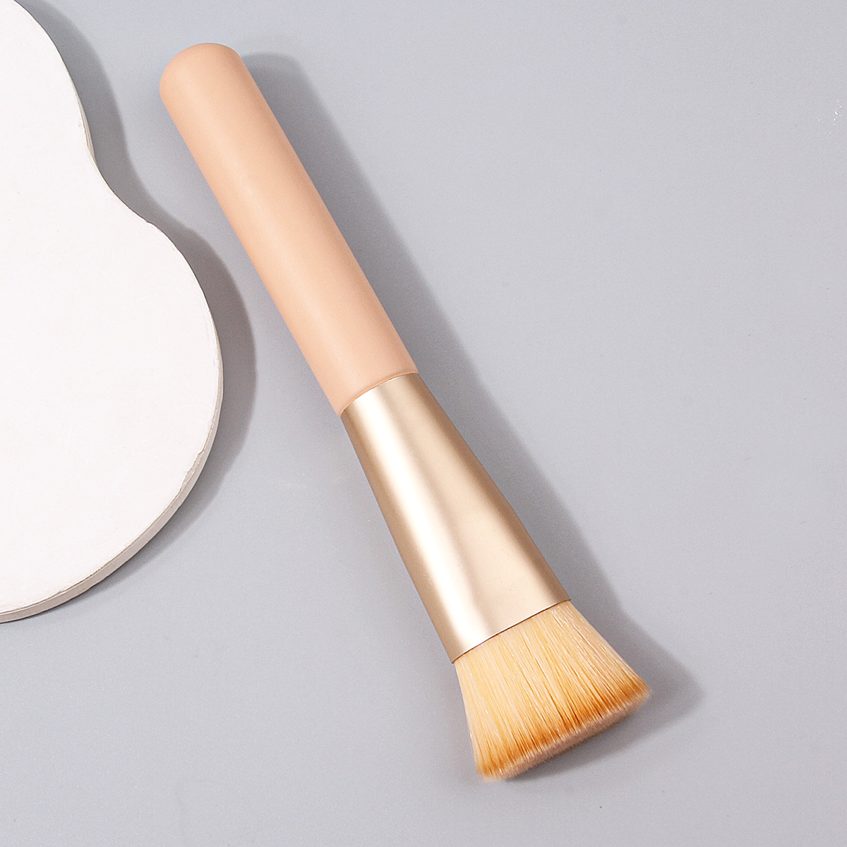 Single flat-head foundation brush, facial contouring brush, beginner makeup tools, blush brush, portable beauty tools wholesale details Picture