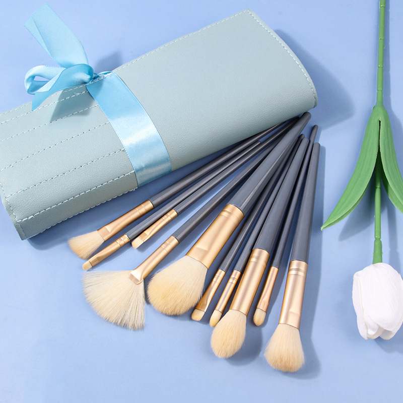 The Blue Bridge 10-piece makeup brush set, a makeup tool brush with soft bristles and a portable makeup case, is a bestseller full figure