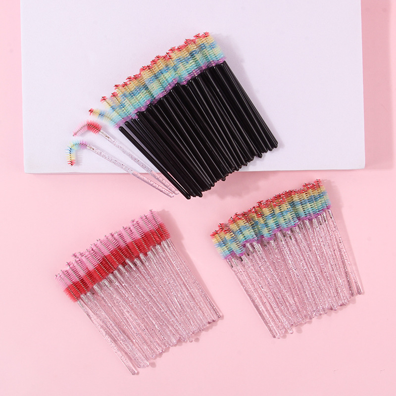 50 colorful makeup brushes, eyelash curlers, mascara applicators, one-time eyelash extensions, false eyelash brushes, and flexible eyebrow combs full figure