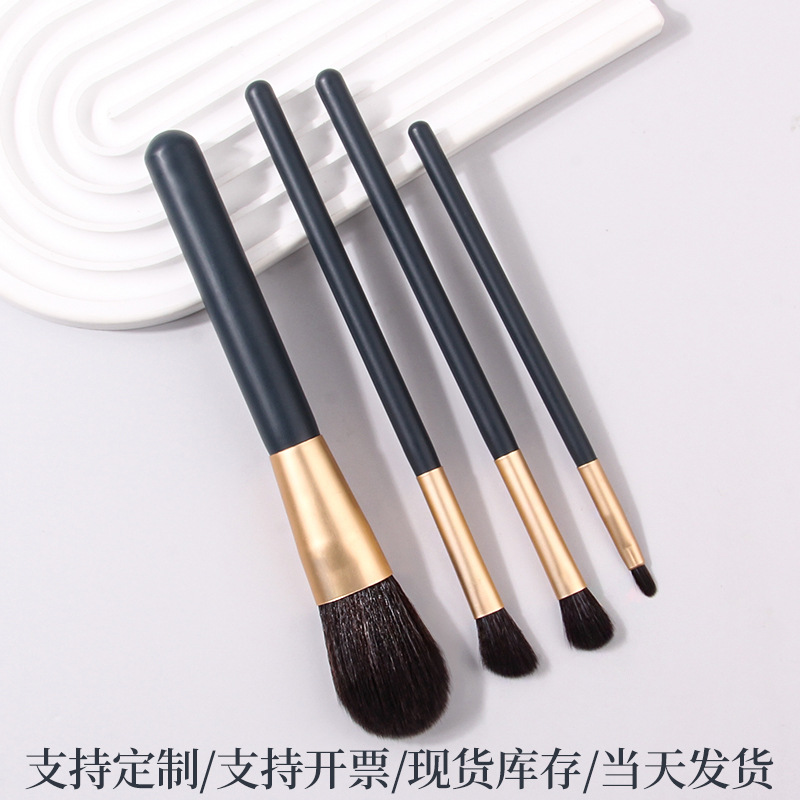 4-piece makeup set: Soft bristle portable loose brush, angled contouring brush, smudging brush, eyeshadow brush, beginner's brush details Picture