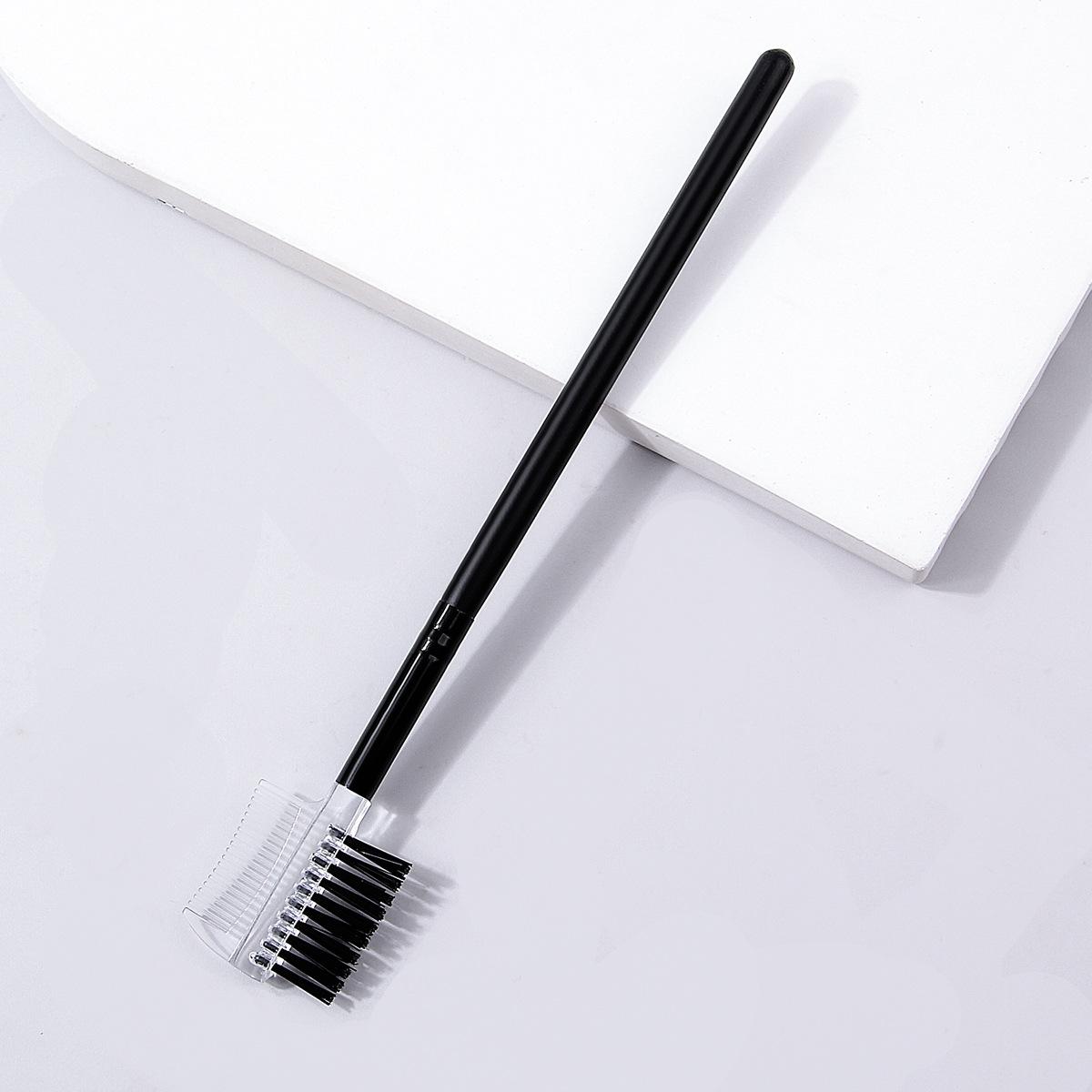 Black single double-headed eyebrow brush and eyebrow comb dual-purpose eyebrow brush set, reusable eyebrow comb and eyelash brush comb with long handle Application Scenario