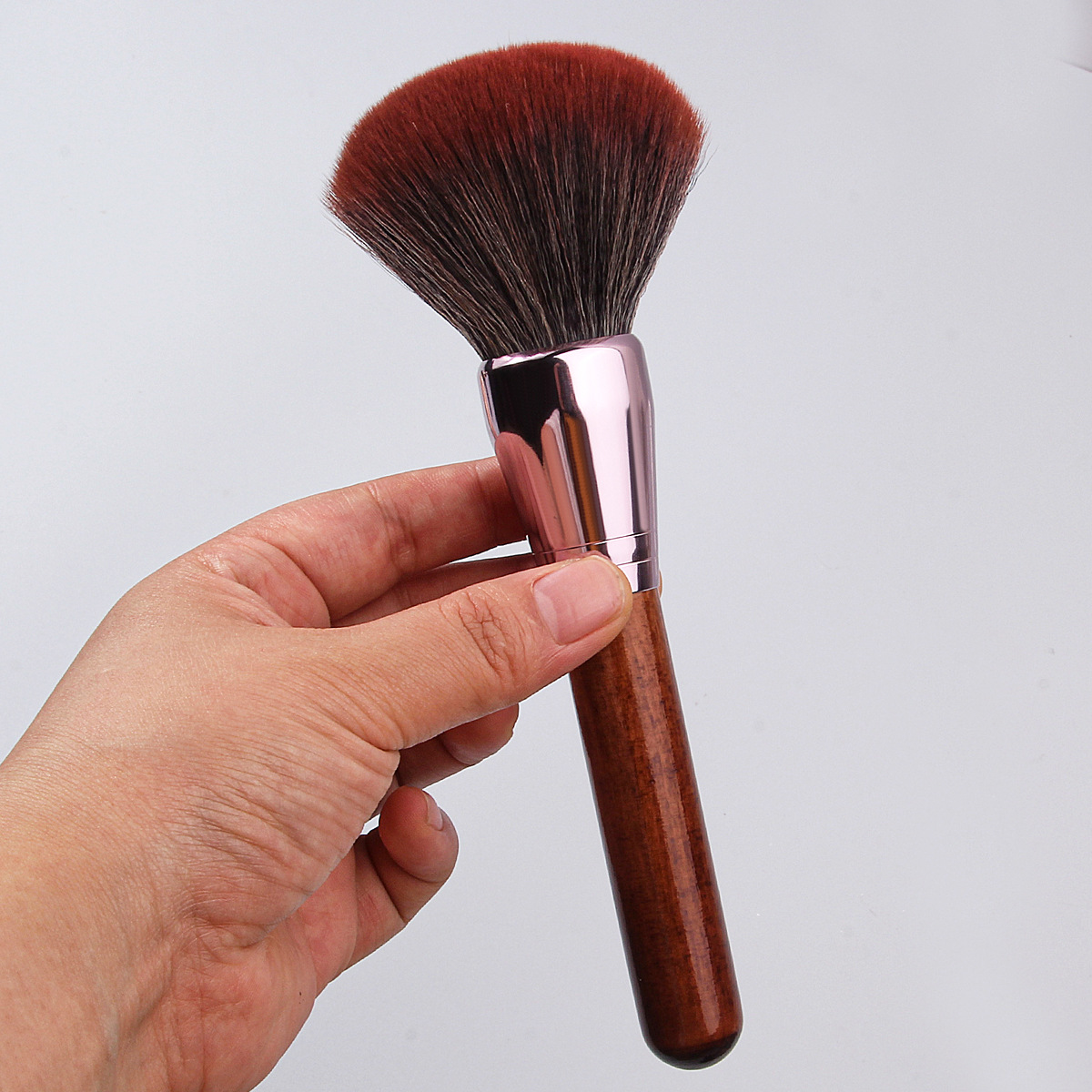 Extra-large wooden-handled loose brush multi-functional setting, contactor and highlighter brush, highly elastic and soft animal hair imitation makeup brush Specification drawing