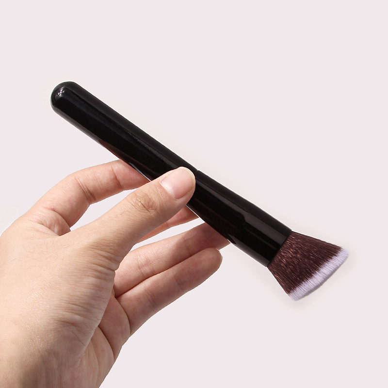 Single portable makeup foundation brush, traceless base makeup brush, angled multi-functional facial makeup single brush Specification drawing