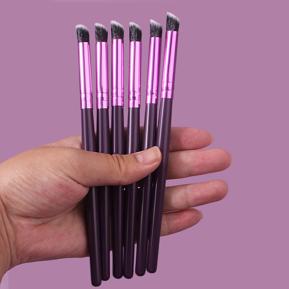 Purple wooden-handled eyeshadow brush, soft bristle concealer brush, angled eye smudging brush, highlight brush, beauty tools in stock for wholesale Specification drawing