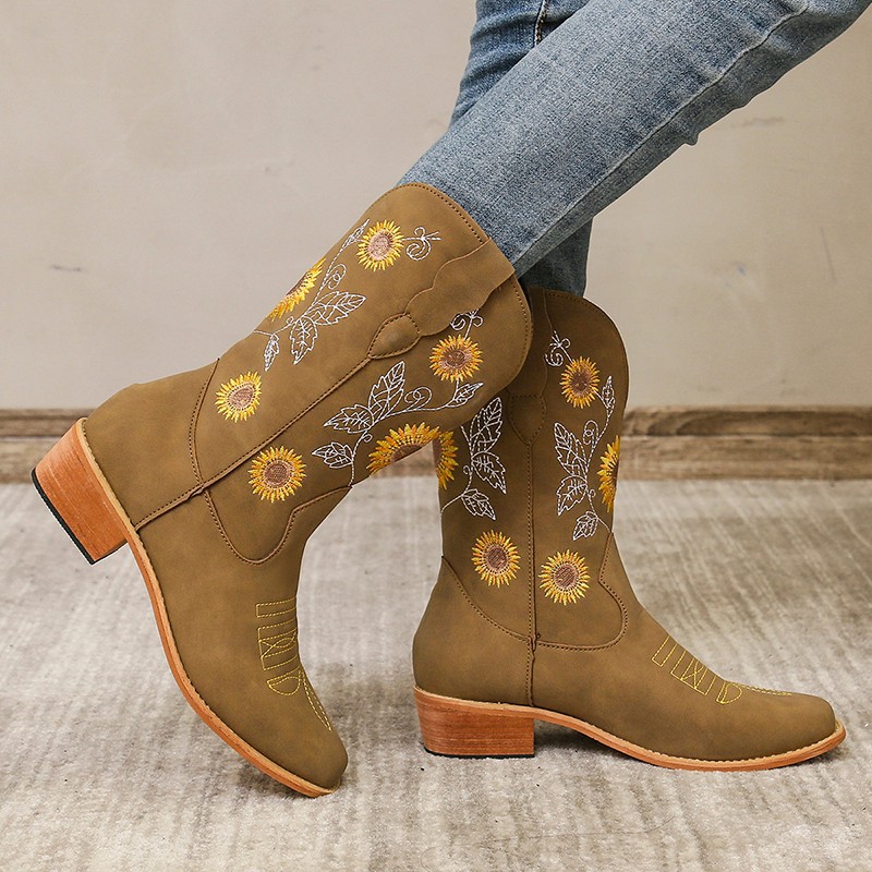 The new autumn and winter 2021 collection of large-sized chunk-heeled ankle boots from Europe and America is now available. The versatile high-heeled Dr. Martens boots are now available for women details Picture