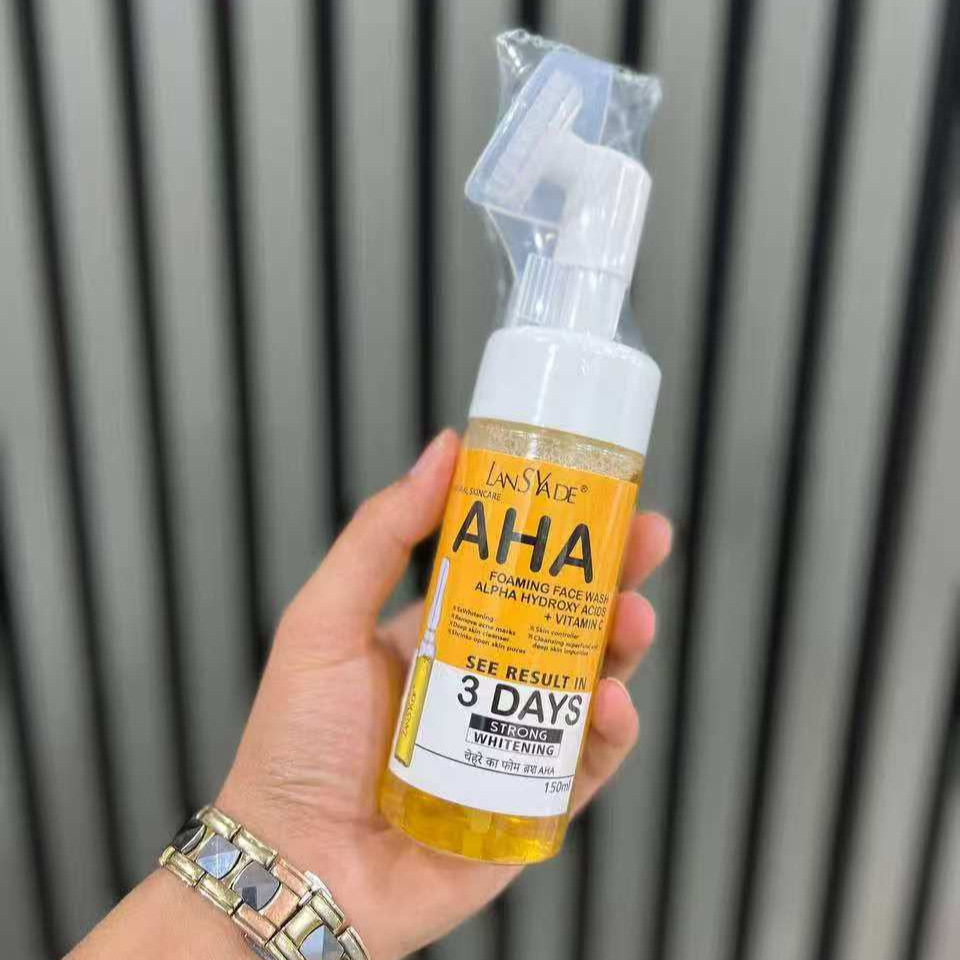 Cross-border Massage Head Bubble Facial Cleanser 150ml Gentle Deep Cleansing Facial Cleanser wholesale for export Application Scenario