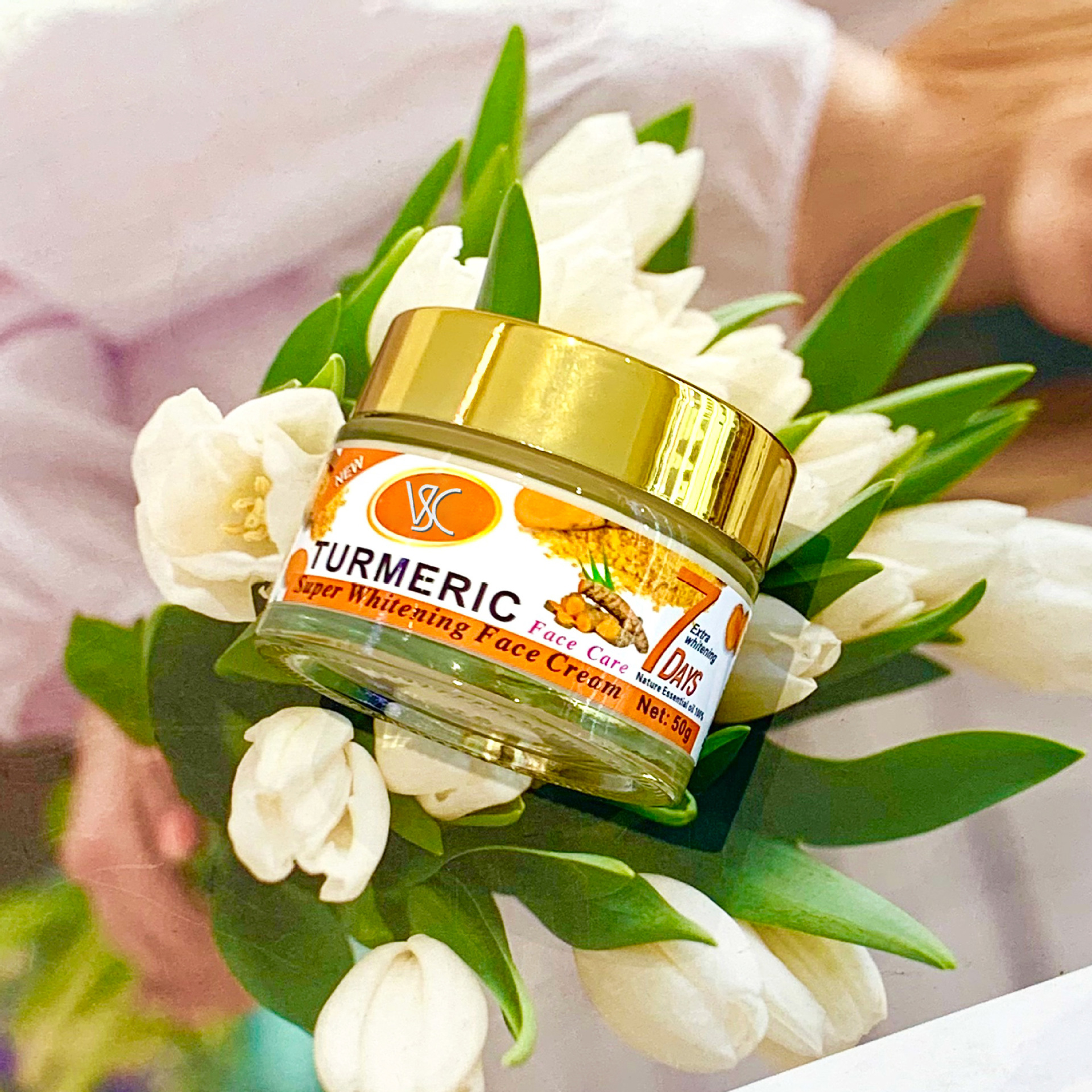 Cross-border turmeric Brightening Cream 50g Soothing Oil-Free Moisturizing Cream Hydrating and Nourishing Export wholesale Application Scenario