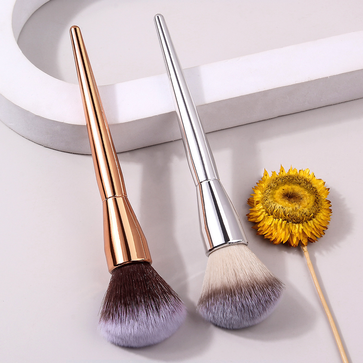 Single large loose brush, full face honey brush, beginner's makeup tool, soft bristles, fiber bristles, blush brush wholesale details Picture