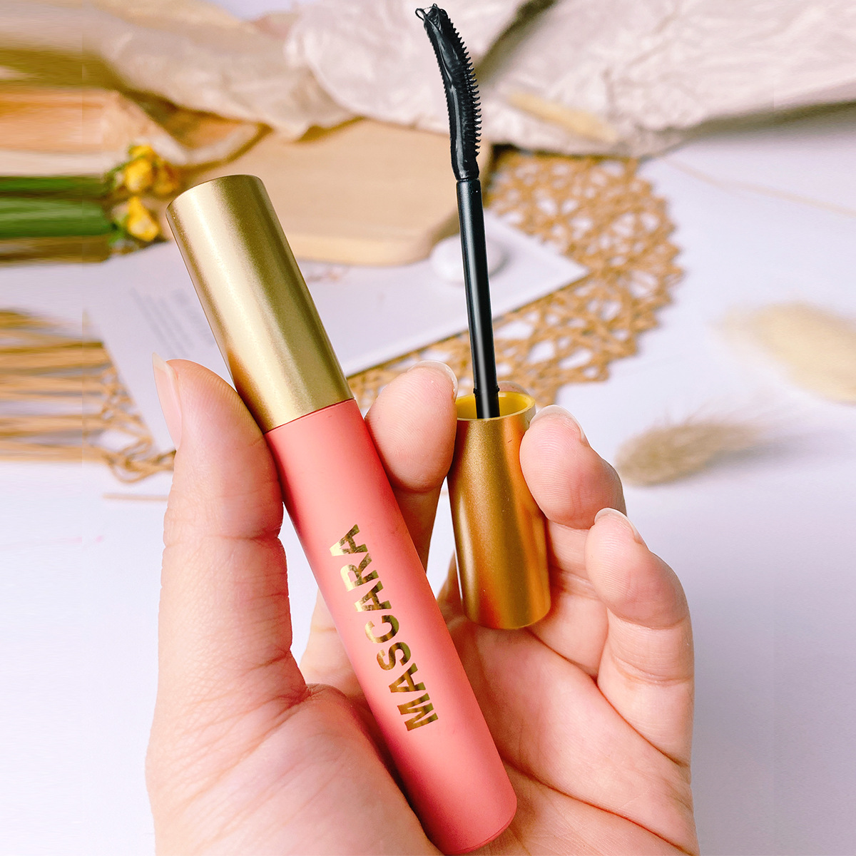 Bosuya mascara is natural, long-lasting, waterproof, slimming, and does not smudge or curl. It is a base and styling liquid that can be used for hair growth and eyelash extensions details Picture