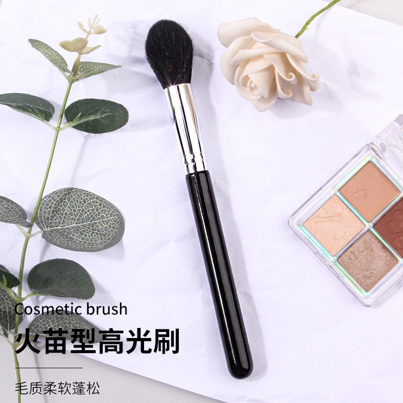 Single multi-functional flame-shaped high-gloss brush, soft-bristled portable blush brush, smumming brush, beginner's makeup tool brush full figure
