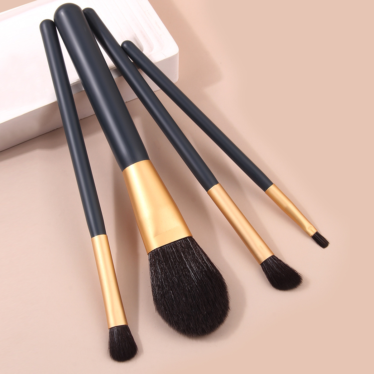 Hot-selling high-quality travel makeup brush set, loose powder brush, blush brush, eyeshadow brush, portable beginner's beauty tools full figure