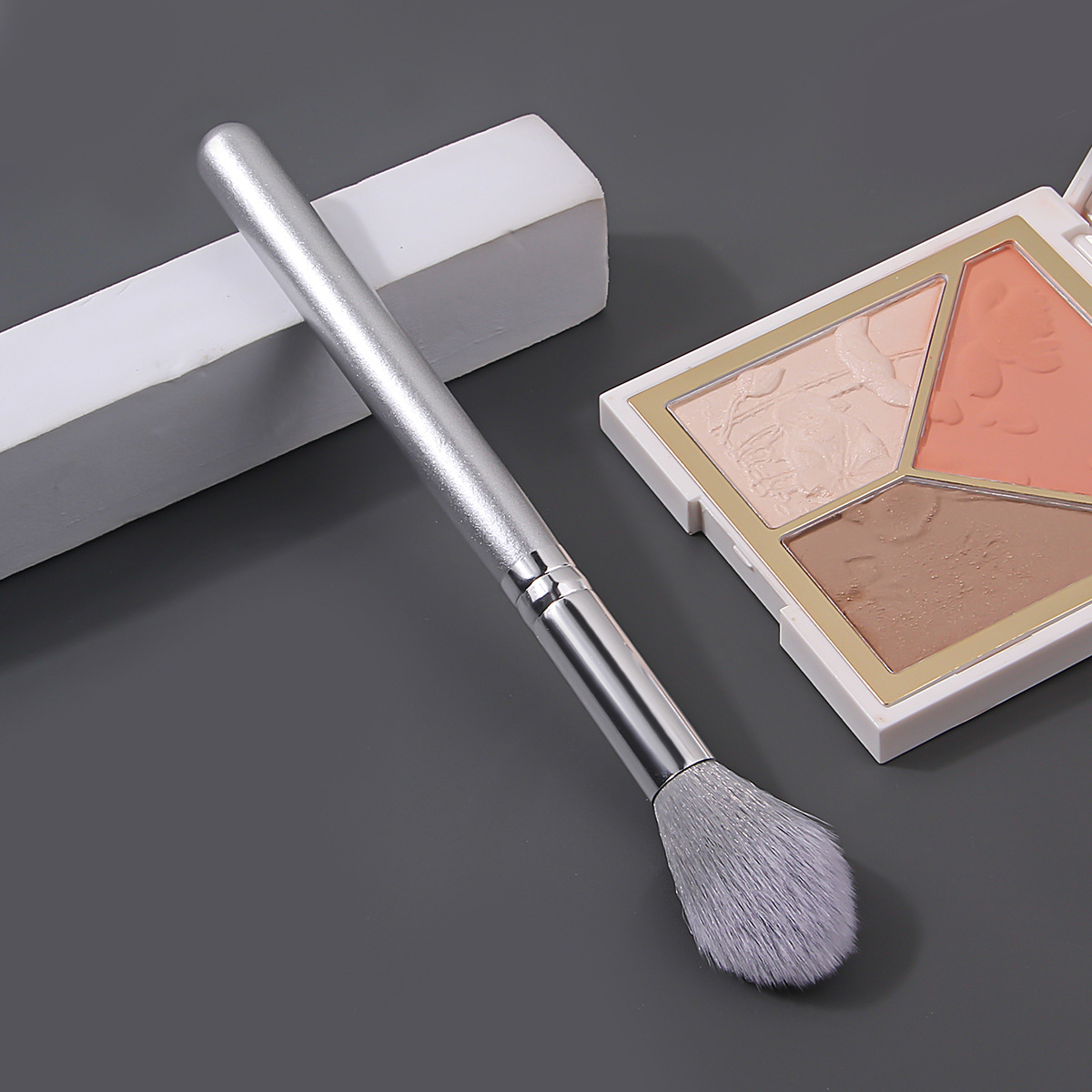 Flame Highlighter Brightening brush, makeup brush, Contouring brush, Nose shadow Brush, shadow Brush, makeup tools in stock, individual packaging details Picture