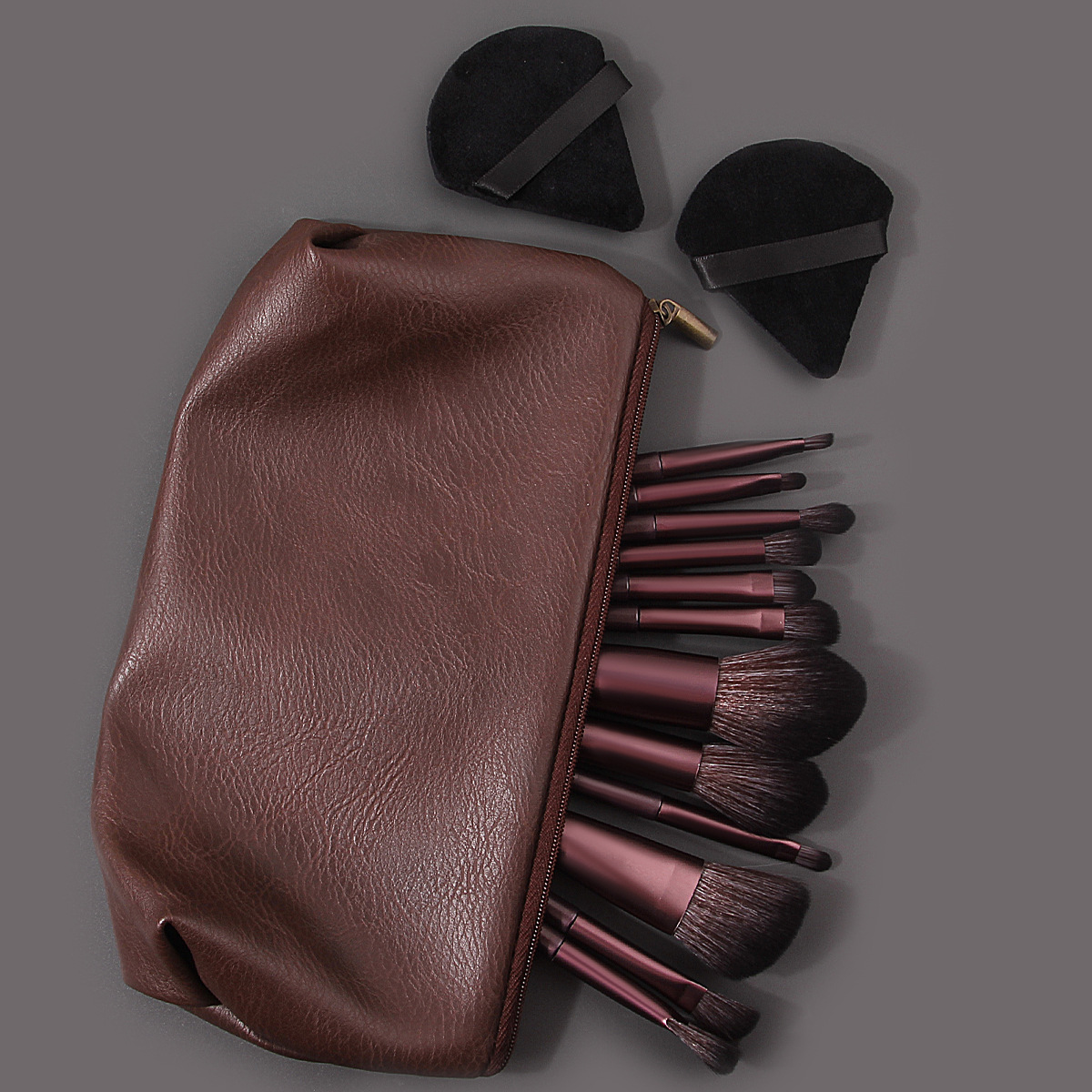 12 coffee-colored makeup brushes, loose powder brushes, blush brushes, soft bristles, complete brush set, triangular powder puff, makeup storage bag Specification drawing