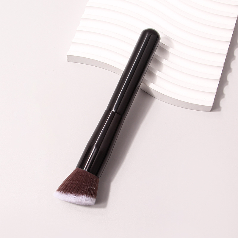 Single portable makeup foundation brush, traceless base makeup brush, angled multi-functional facial makeup single brush details Picture