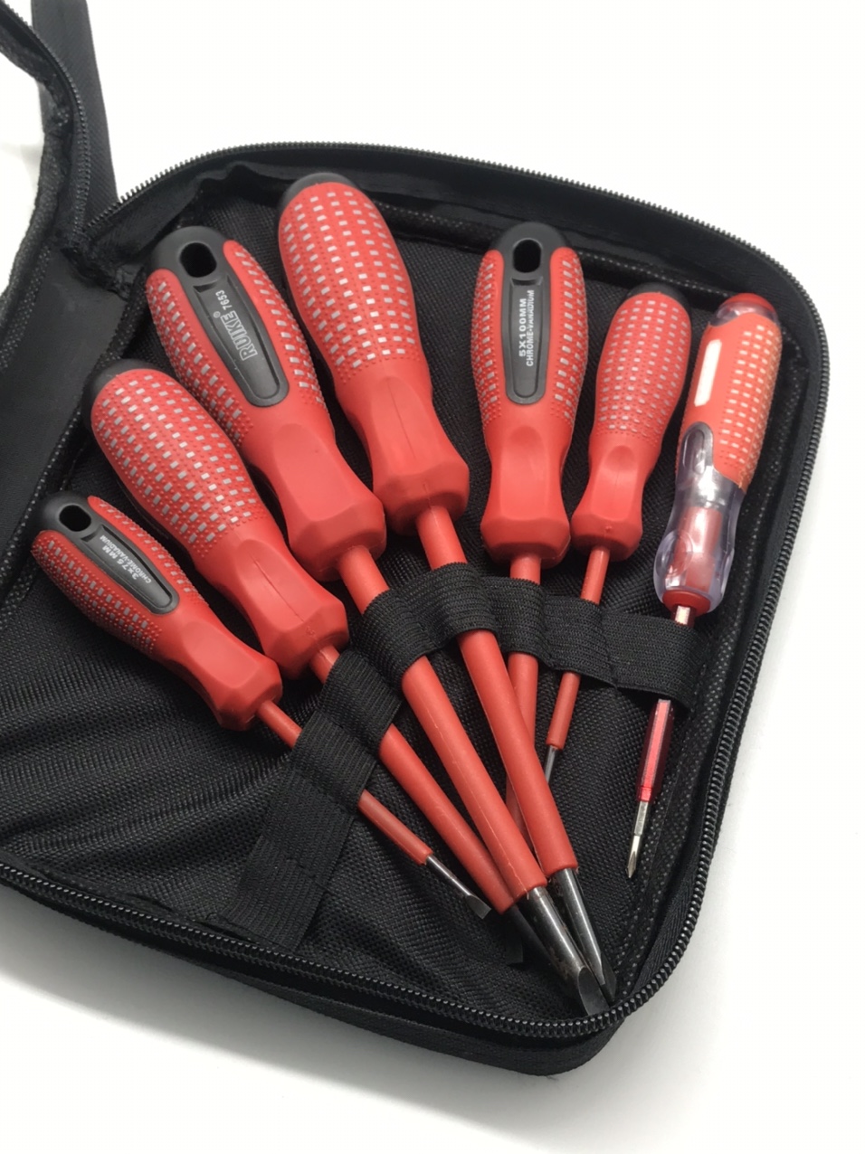 Screwdriver sets are sold directly by the manufacturer. The quality of hardware tools is excellent