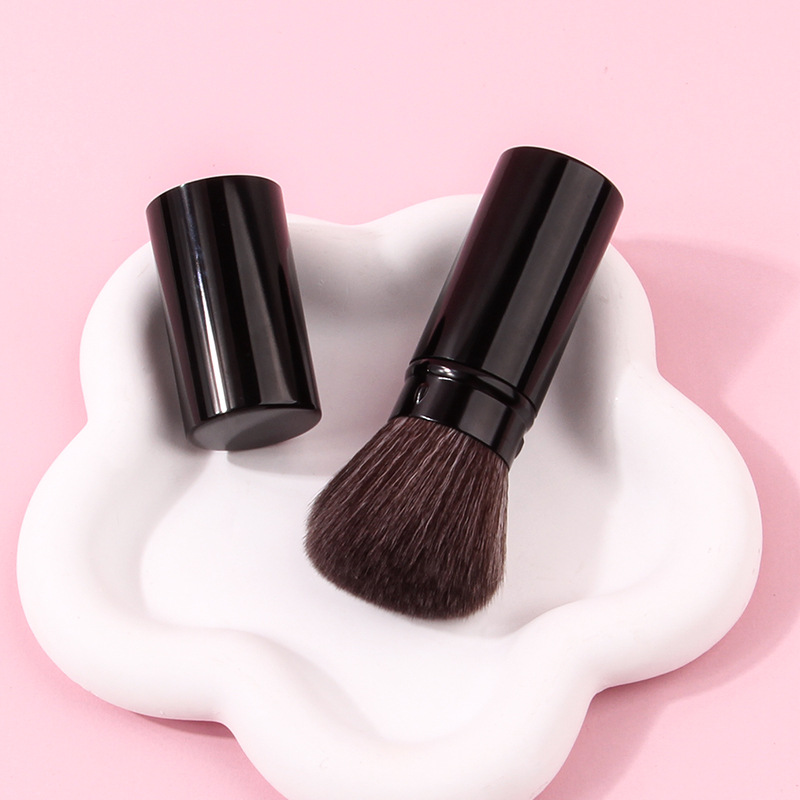 Single portable extendable loose brush makeup blush brush, soft bristle setting and refreshing all-black multi-functional makeup brush Specification drawing