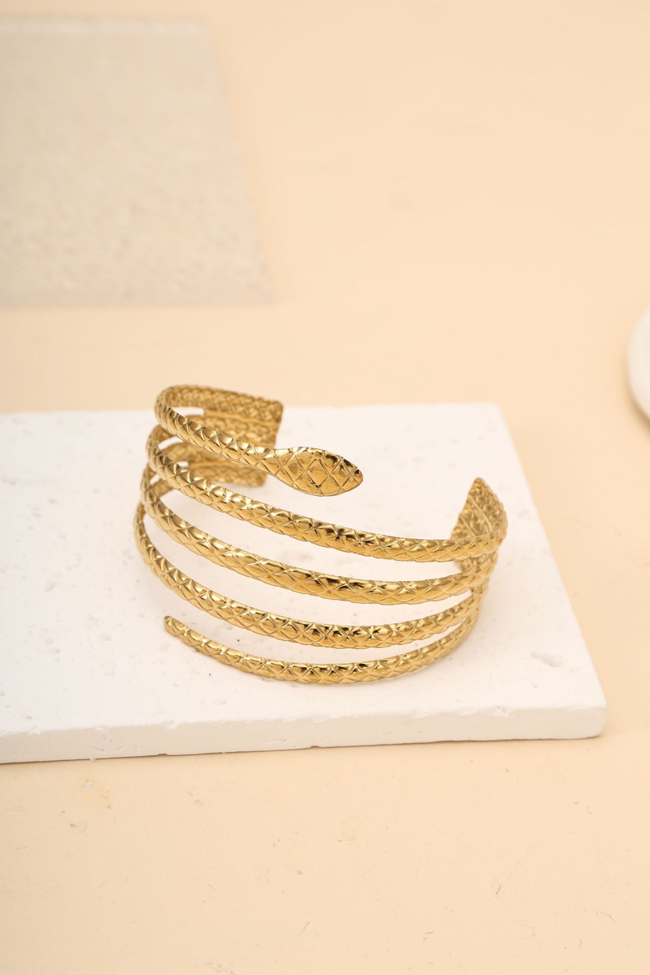 The snake-shaped animal cross-border stainless steel line open bracelet is a niche design with a sense of high-end fashion detail image 4