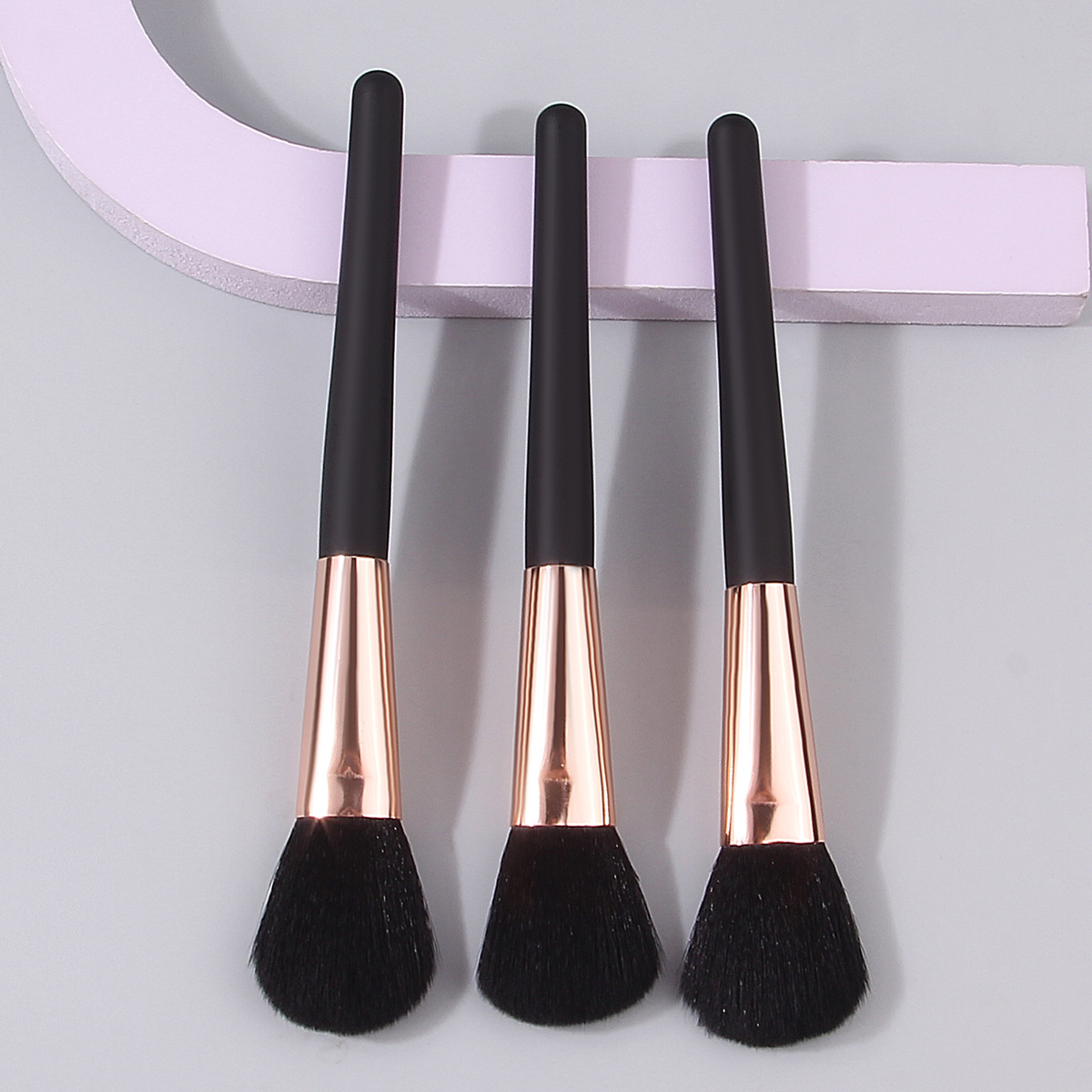 New black soft-bristled blush brush, high-gloss brush, high-end facial makeup brush, and loose powder contouring brush are available for wholesale from the manufacturer details Picture