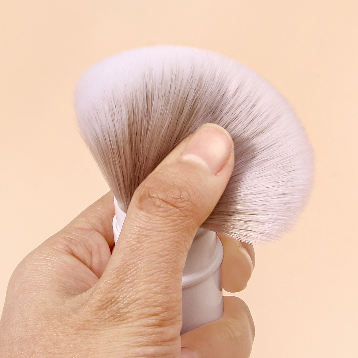 Yunci retractable brush, portable retractable multi-functional loose brush, retractable blush brush, soft bristled makeup brush, setting powder Specification drawing