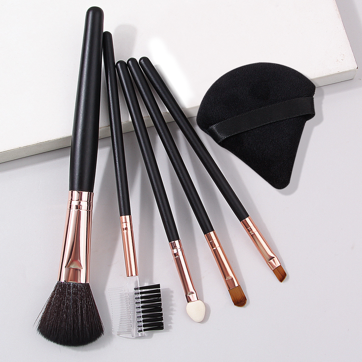 Beginner's black 5-piece makeup brush, setting powder puff, non-powder sponge eyeshadow concealer, refreshing portable set brush full figure