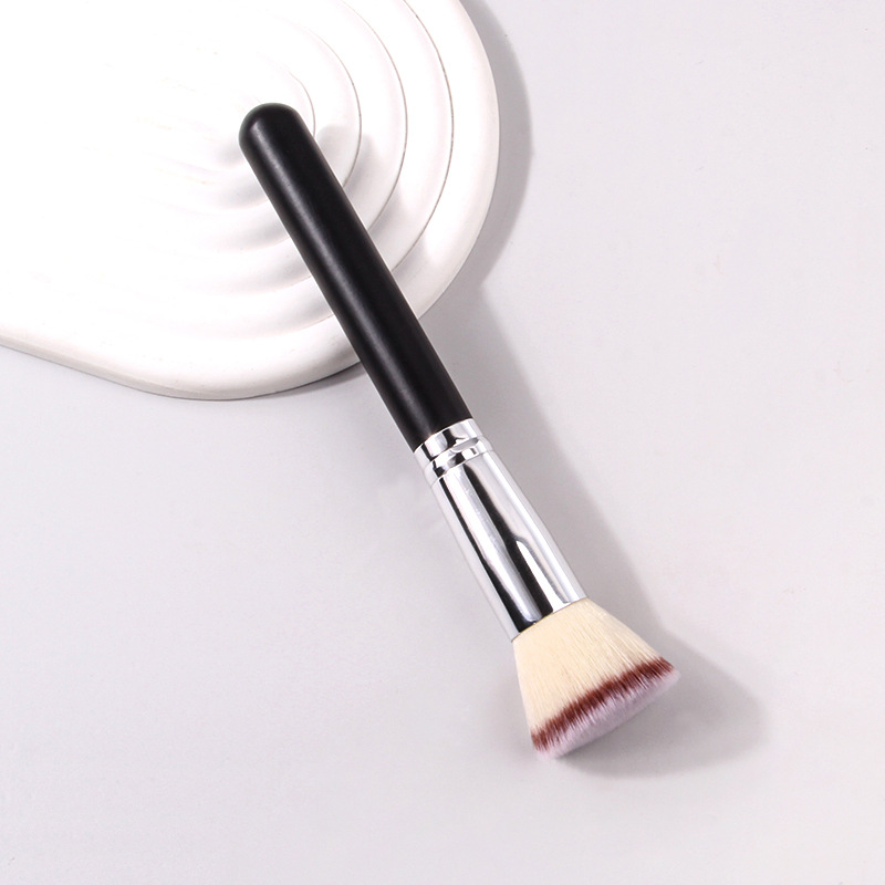 Single flat-head foundation brush, portable makeup brush manufacturer, wooden handle makeup brush, beauty tools in stock wholesale details Picture