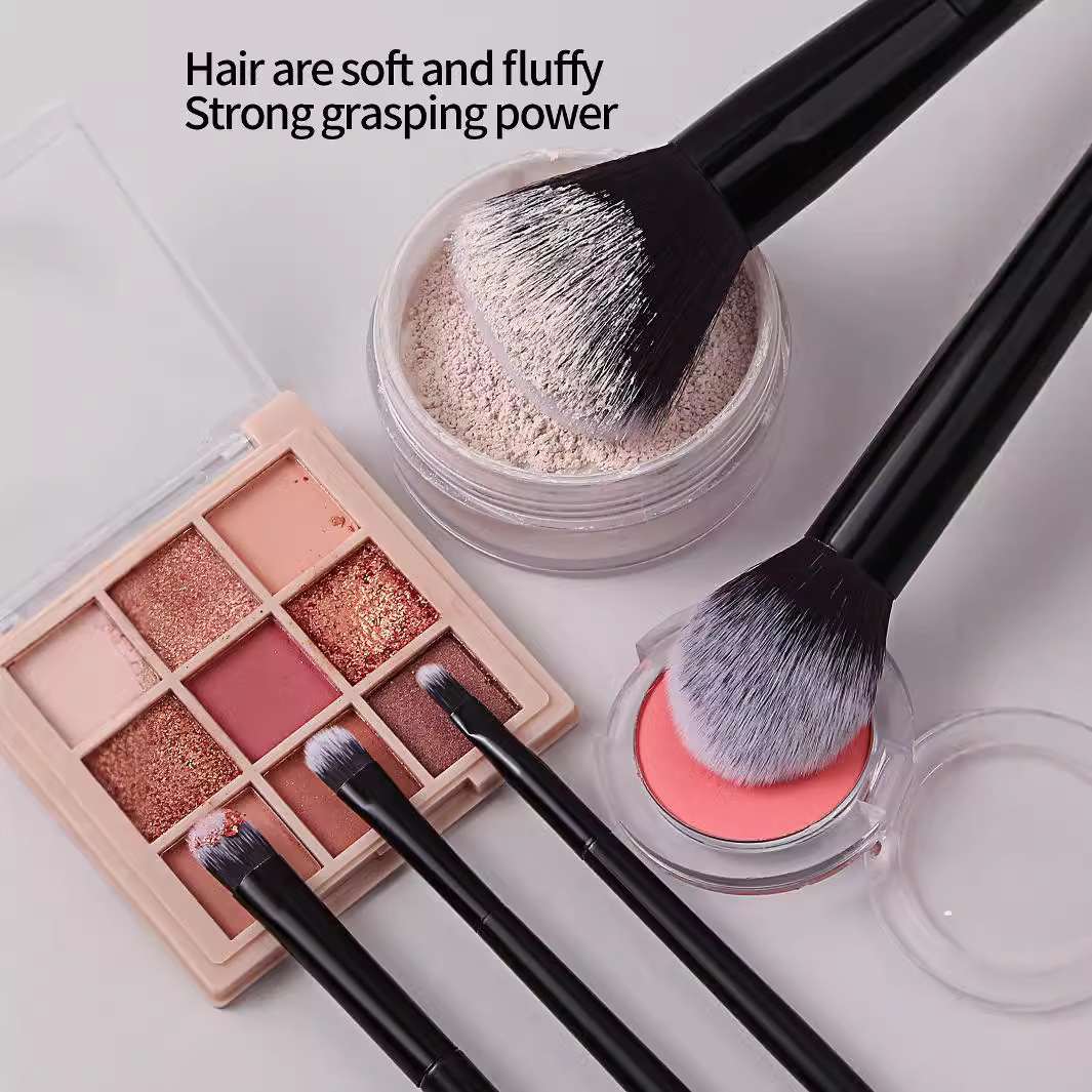 A complete set of 14 high-end makeup brushes, including loose powder, blush and eyeshadow brushes, is portable with 12 holes and a strap for storage Application Scenario