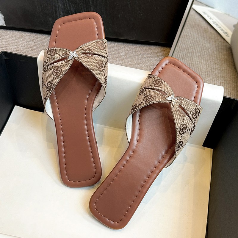 Large-sized flat-bottomed straight-line printed Slippers for women 2025 summer outdoor lightweight beach flip-flops Slippers details Picture