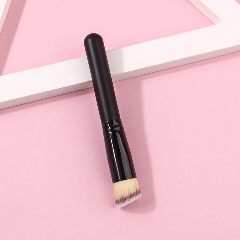 Single angled foundation brush, mask brush, beginner's portable wooden-handled beauty brush, makeup tools in stock for wholesale details Picture
