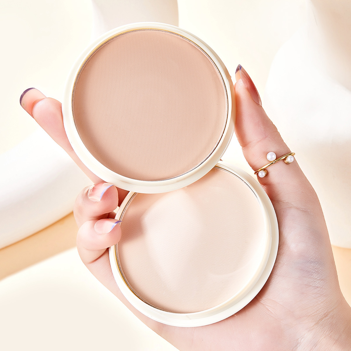 Snow Jasmine Soy Milk Soft Mist Clear Powder Compact Long-lasting makeup setting, invisible pores, brightening skin tone, long-lasting natural makeup Application Scenario