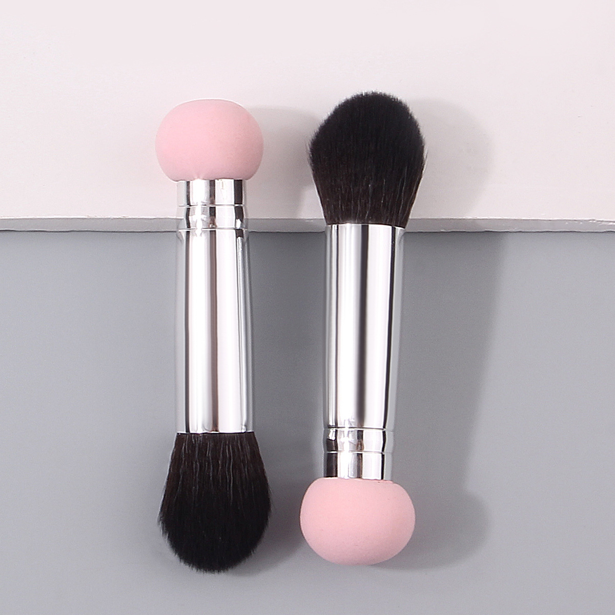 2-piece mini dual-head two-in-one makeup brush, silver tube pink sponge head loose powder blush brush, concealer brush sleeve brush Specification drawing