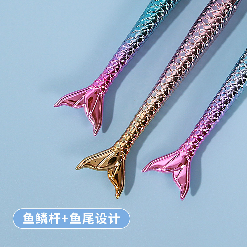 Single mermaid makeup brush, creative cartoon blush brush, beginner setting honey brush, portable beauty tool Application Scenario